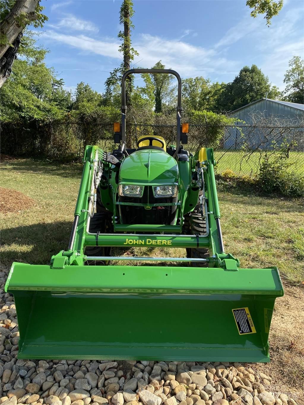 John Deere 3038E Kompaktie traktori