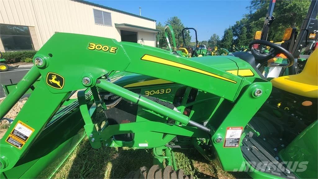 John Deere 3043D Traktori