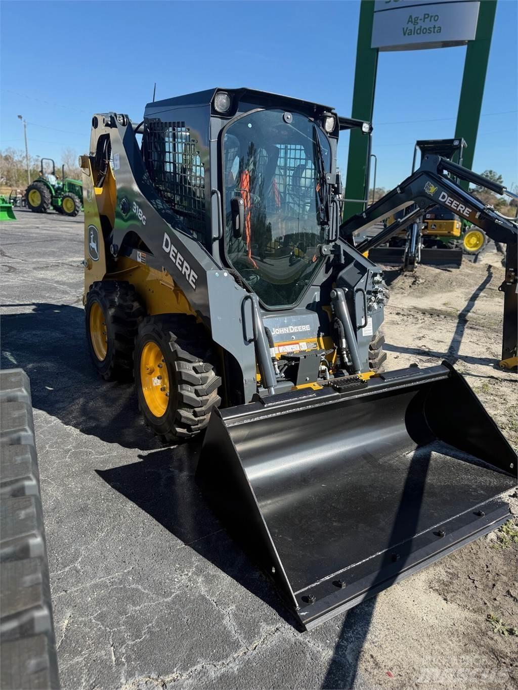 John Deere 318G Lietoti riteņu kompaktiekrāvēji