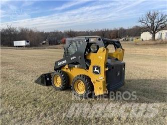 John Deere 318G Lietoti riteņu kompaktiekrāvēji