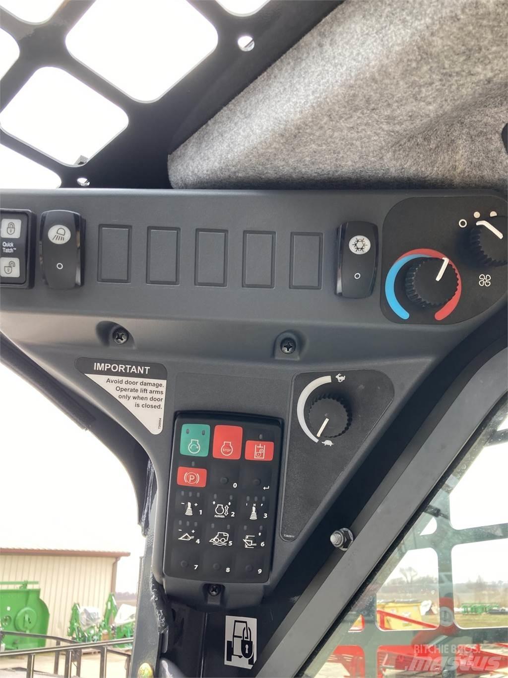 John Deere 318G Lietoti riteņu kompaktiekrāvēji