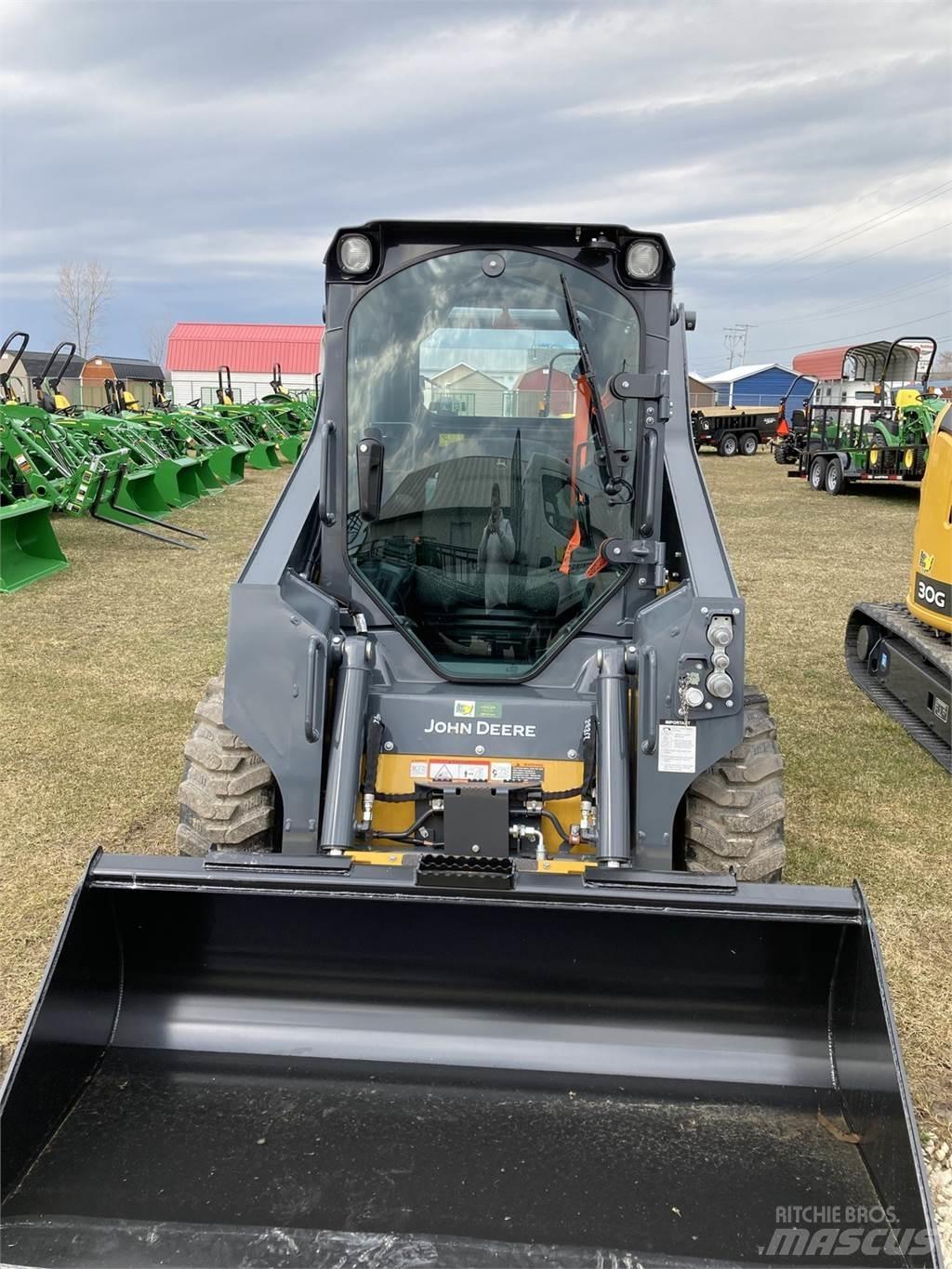 John Deere 318G Lietoti riteņu kompaktiekrāvēji