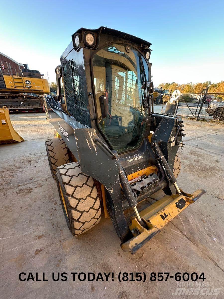 John Deere 320G Lietoti riteņu kompaktiekrāvēji