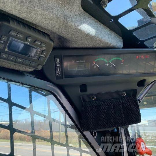John Deere 324G Lietoti riteņu kompaktiekrāvēji