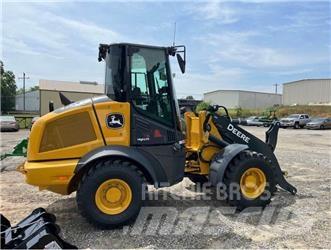 John Deere 324P Iekrāvēji uz riteņiem