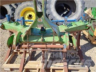 John Deere 443 Cits lopbarības novācēju, kombainu aprīkojums
