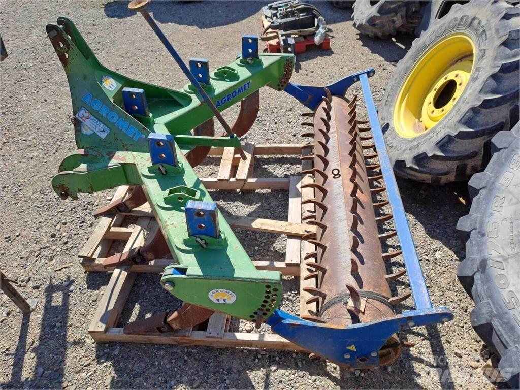 John Deere 443 Cits lopbarības novācēju, kombainu aprīkojums
