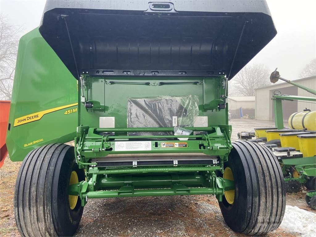 John Deere 451M Rituļu preses