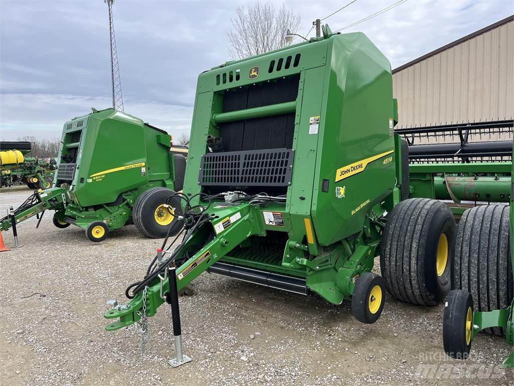 John Deere 451M Rituļu preses
