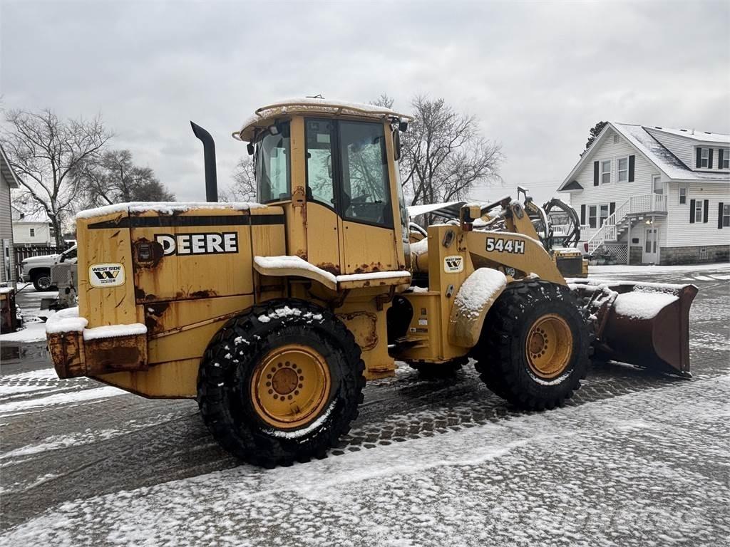 John Deere 544H Iekrāvēji uz riteņiem