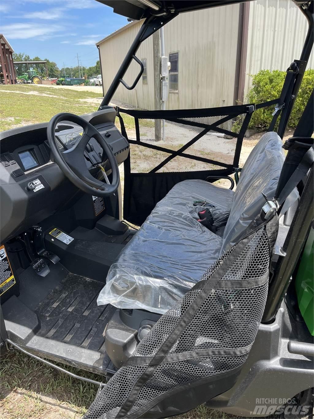 John Deere 560E Komunālās mašīnas