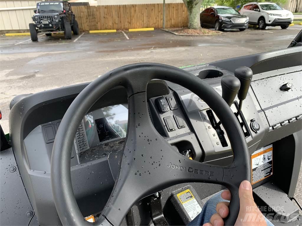 John Deere 590M Komunālās mašīnas