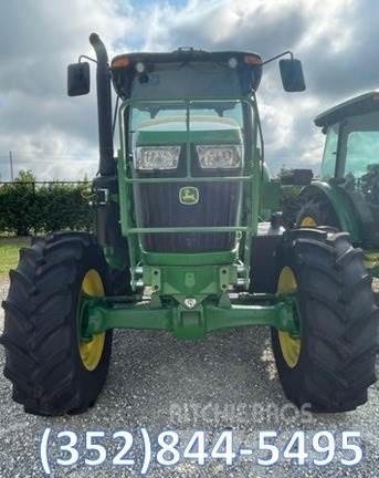 John Deere 6105E Kompaktie traktori