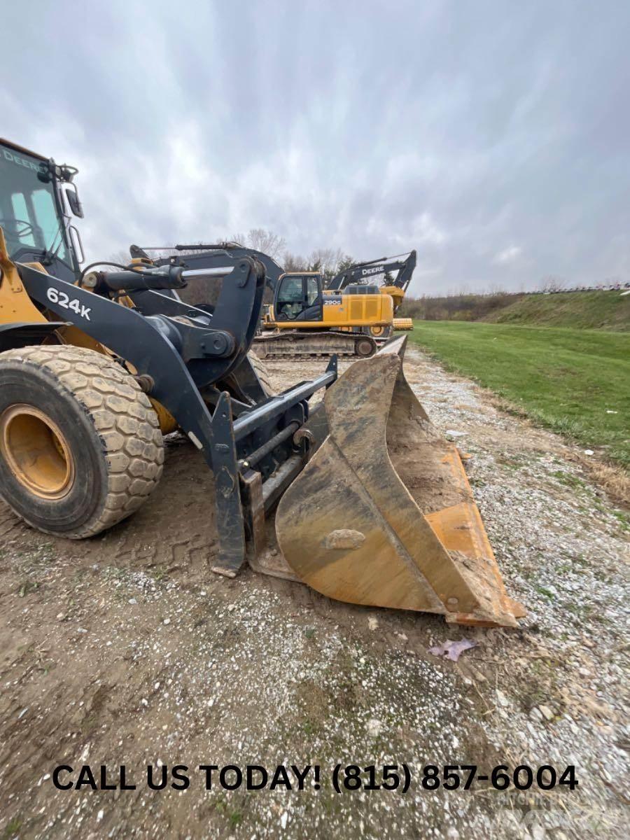 John Deere 624K Iekrāvēji uz riteņiem