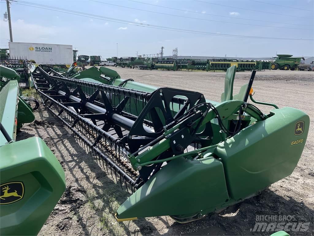 John Deere 640FD Ražas novākšanas kombainu papildaprīkojums