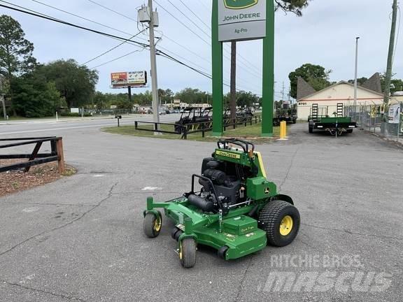 John Deere 652R Mauriņa traktors
