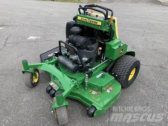 John Deere 652R Mauriņa traktors