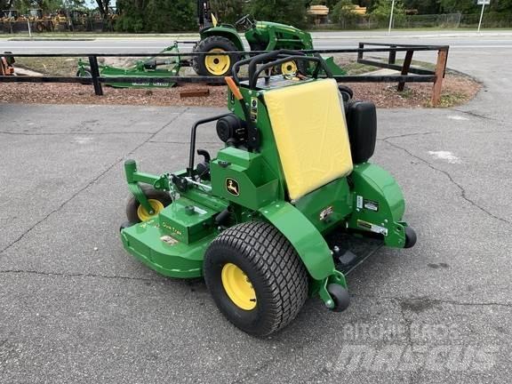 John Deere 652R Mauriņa traktors
