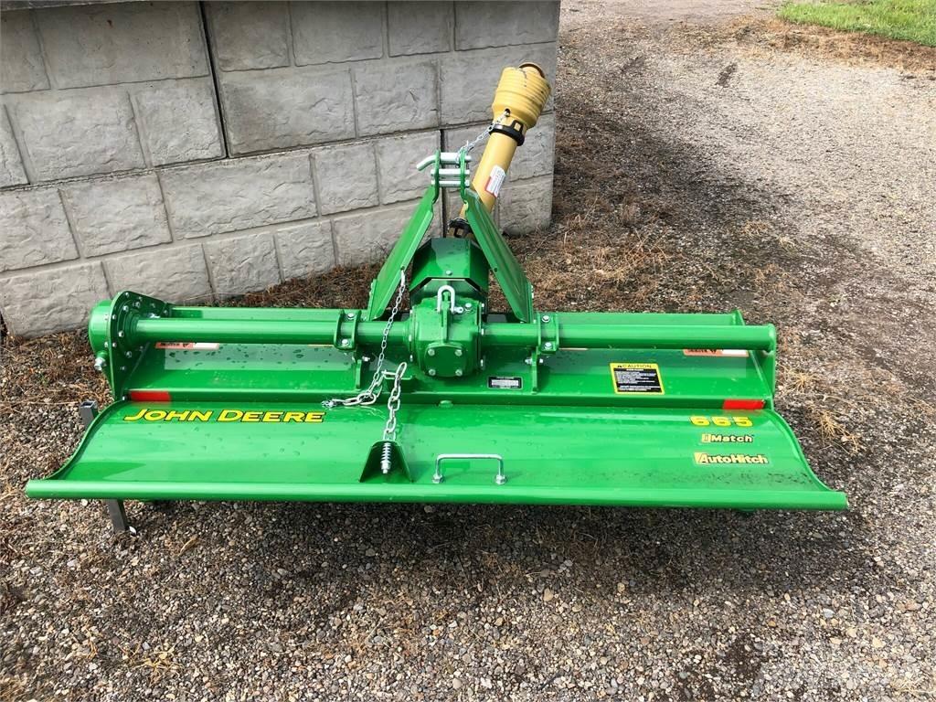 John Deere 665 Augsnes frēzes