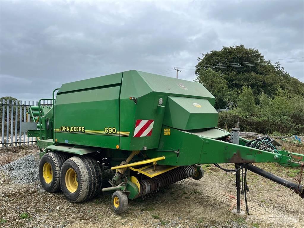 John Deere 690 Ķīpu preses