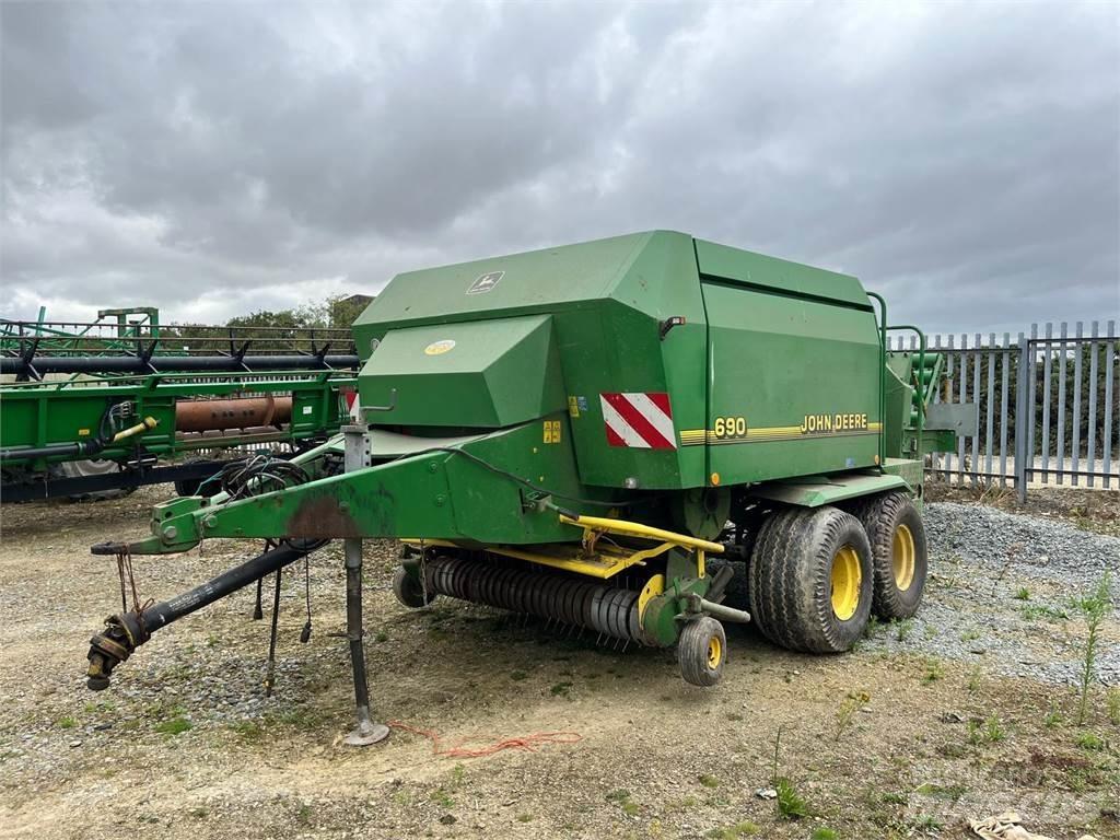 John Deere 690 Ķīpu preses