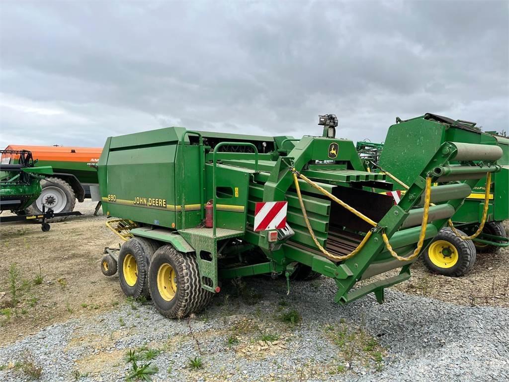 John Deere 690 Ķīpu preses