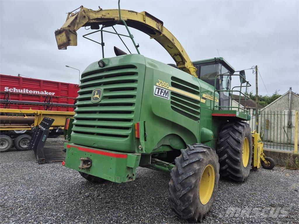 John Deere 7300 Zāles smalcinātāji