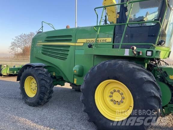John Deere 7750 Zāles smalcinātāji