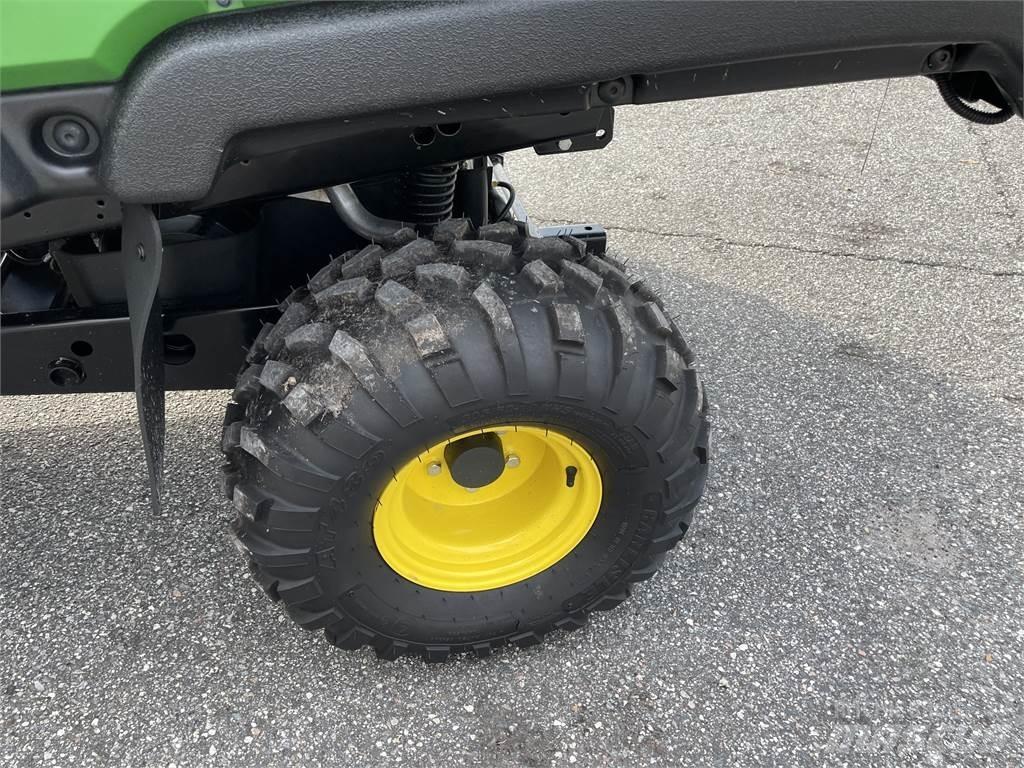 John Deere 815E Komunālās mašīnas