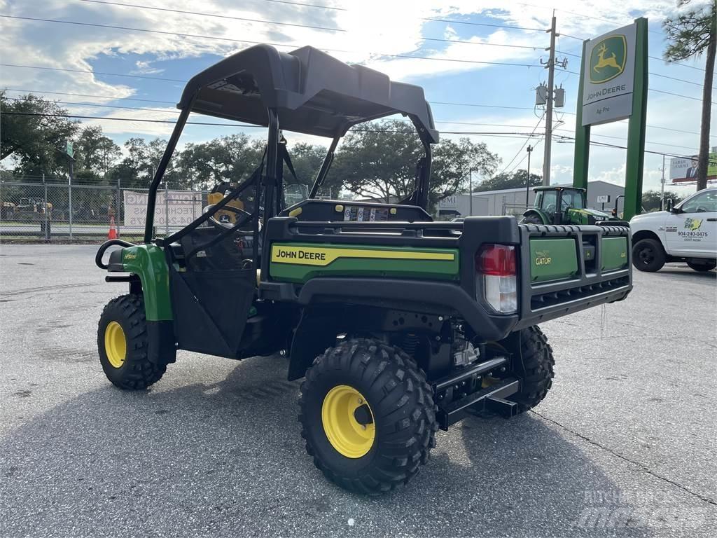 John Deere 815E Komunālās mašīnas