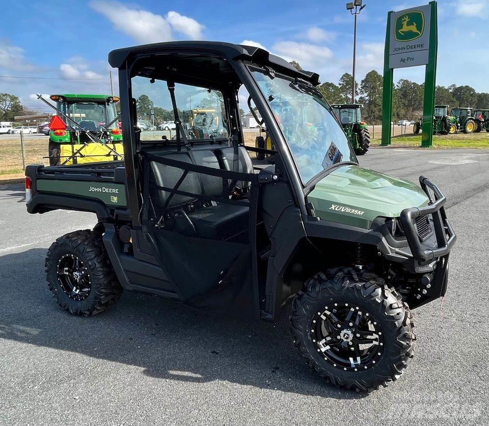 John Deere 835M Komunālās mašīnas