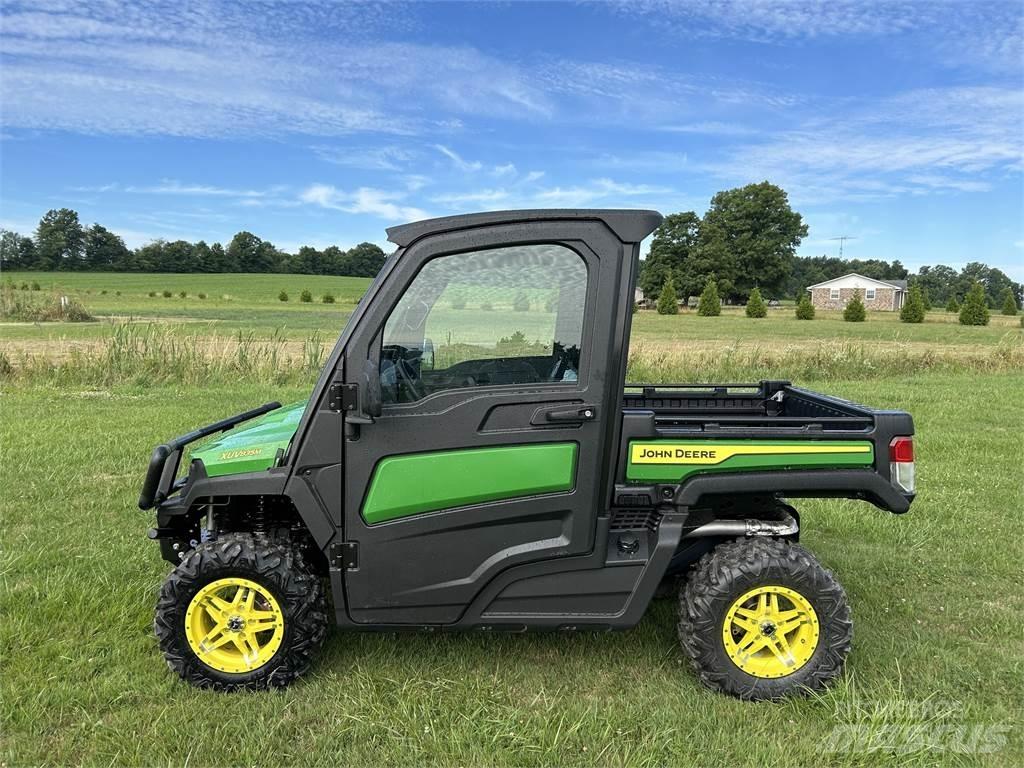 John Deere 835M Komunālās mašīnas