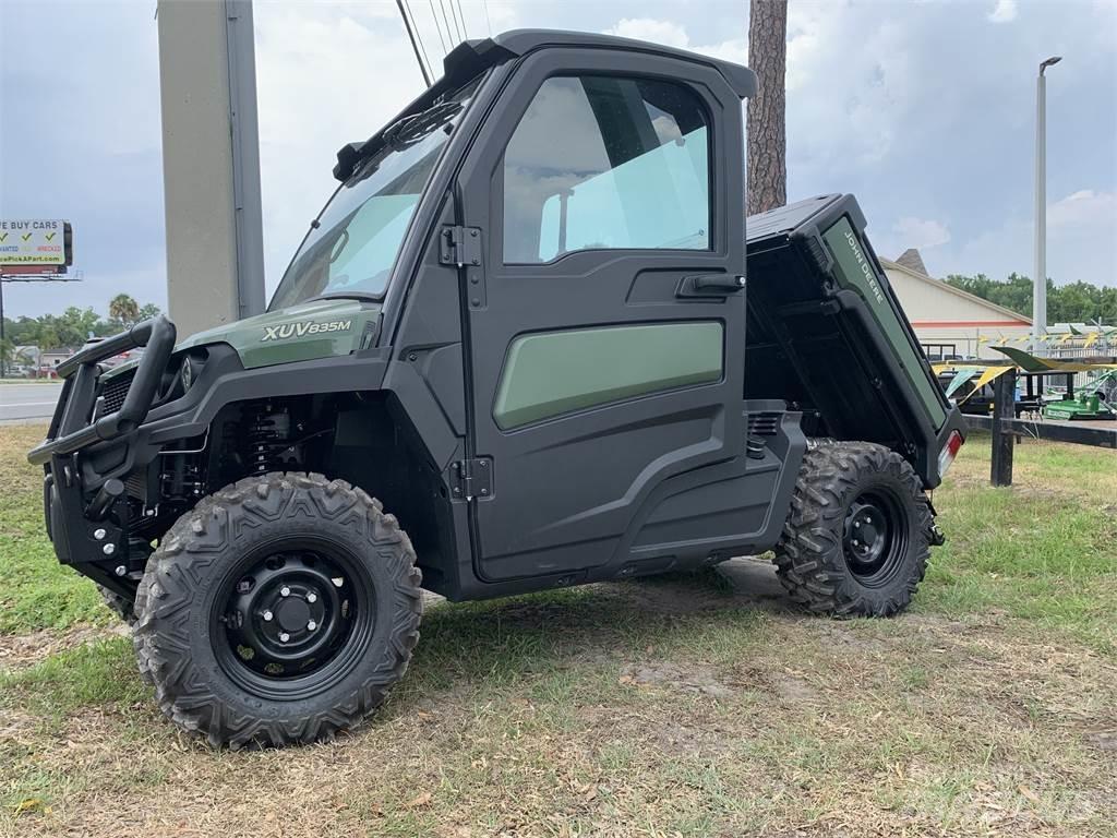 John Deere 835M Komunālās mašīnas