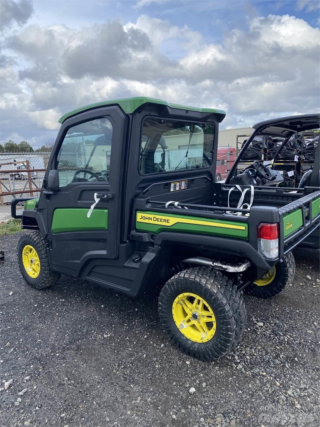 John Deere 835R Komunālās mašīnas