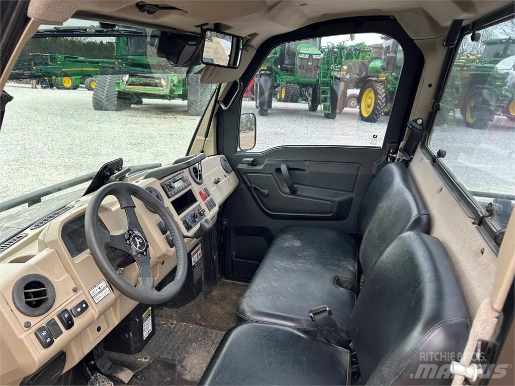 John Deere 835R Komunālās mašīnas