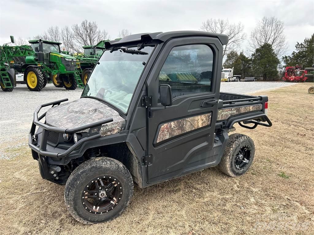 John Deere 835R Komunālās mašīnas