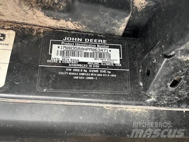 John Deere 835R Komunālās mašīnas