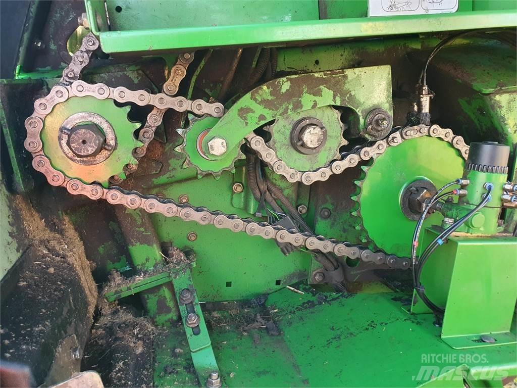 John Deere 854 Rituļu preses