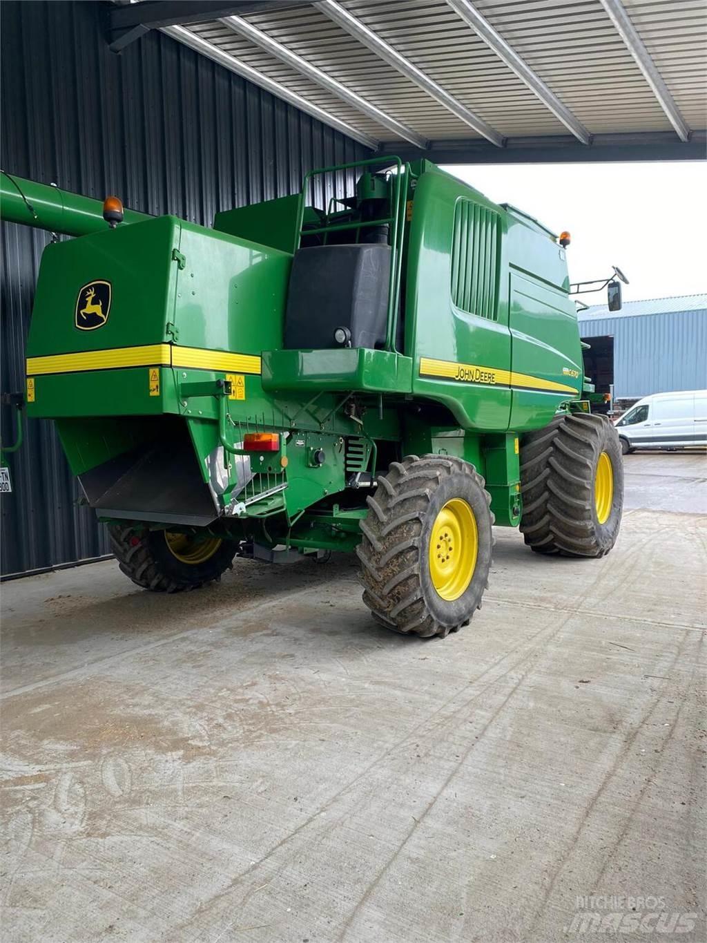 John Deere C670 Ražas novākšanas kombaini
