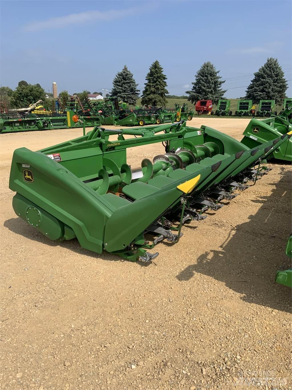 John Deere C8F Ražas novākšanas kombainu papildaprīkojums