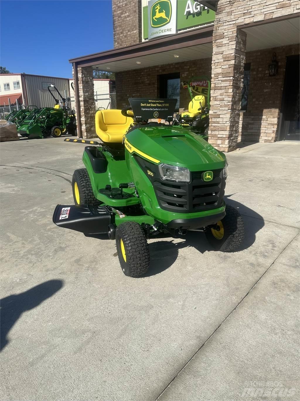 John Deere S100 Mauriņa traktors