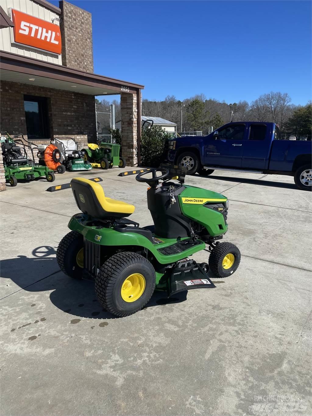 John Deere S100 Mauriņa traktors