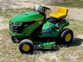 John Deere S100 Mauriņa traktors