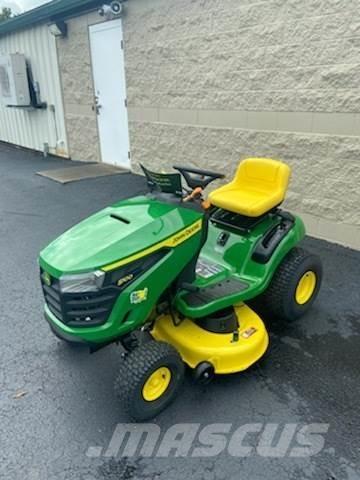 John Deere S100 Mauriņa traktors