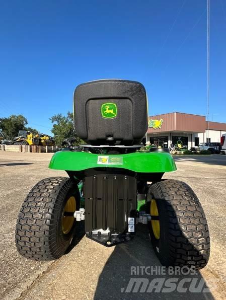 John Deere S100 Mauriņa traktors