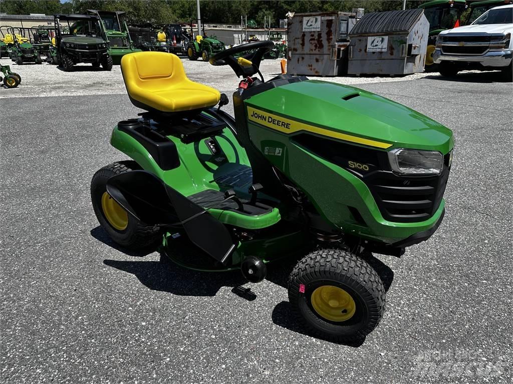 John Deere S100 Mauriņa traktors