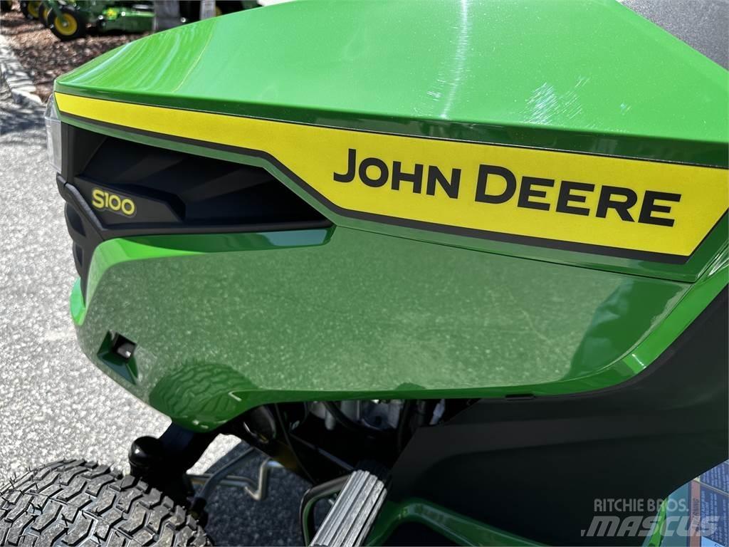 John Deere S100 Mauriņa traktors