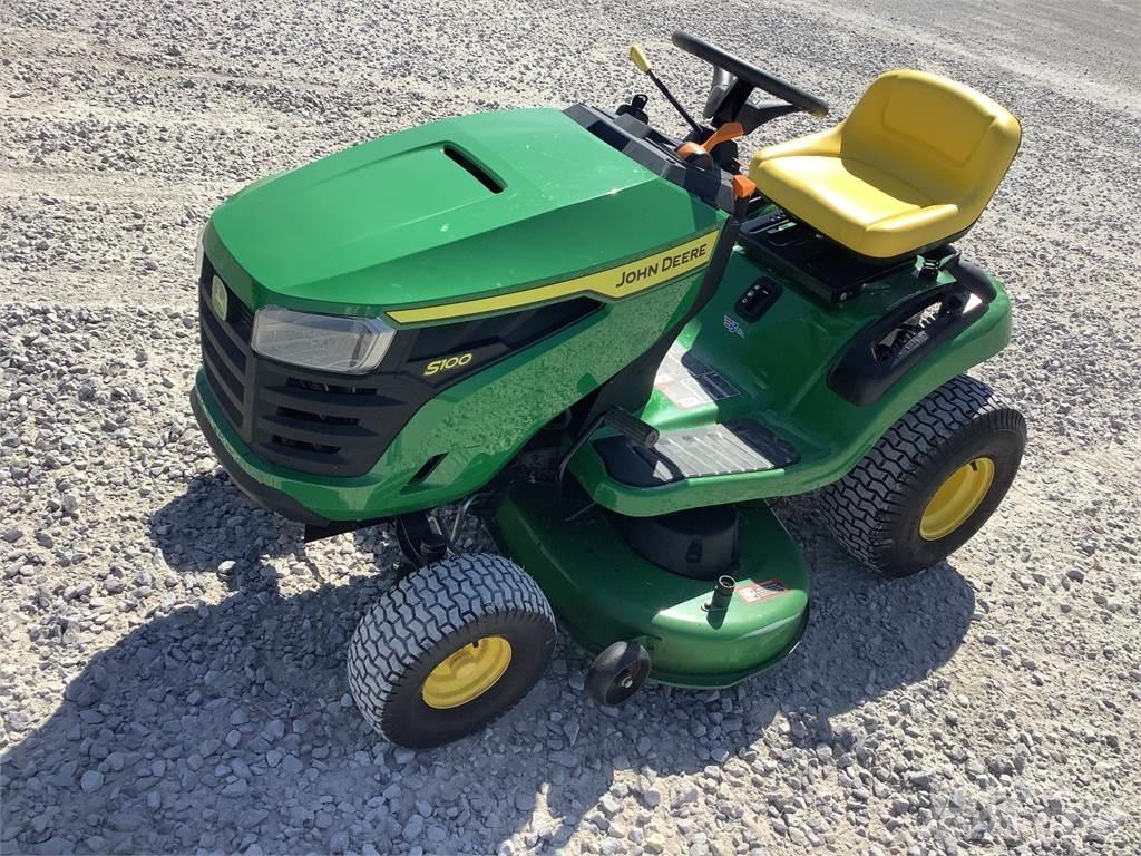 John Deere S100 Mauriņa traktors