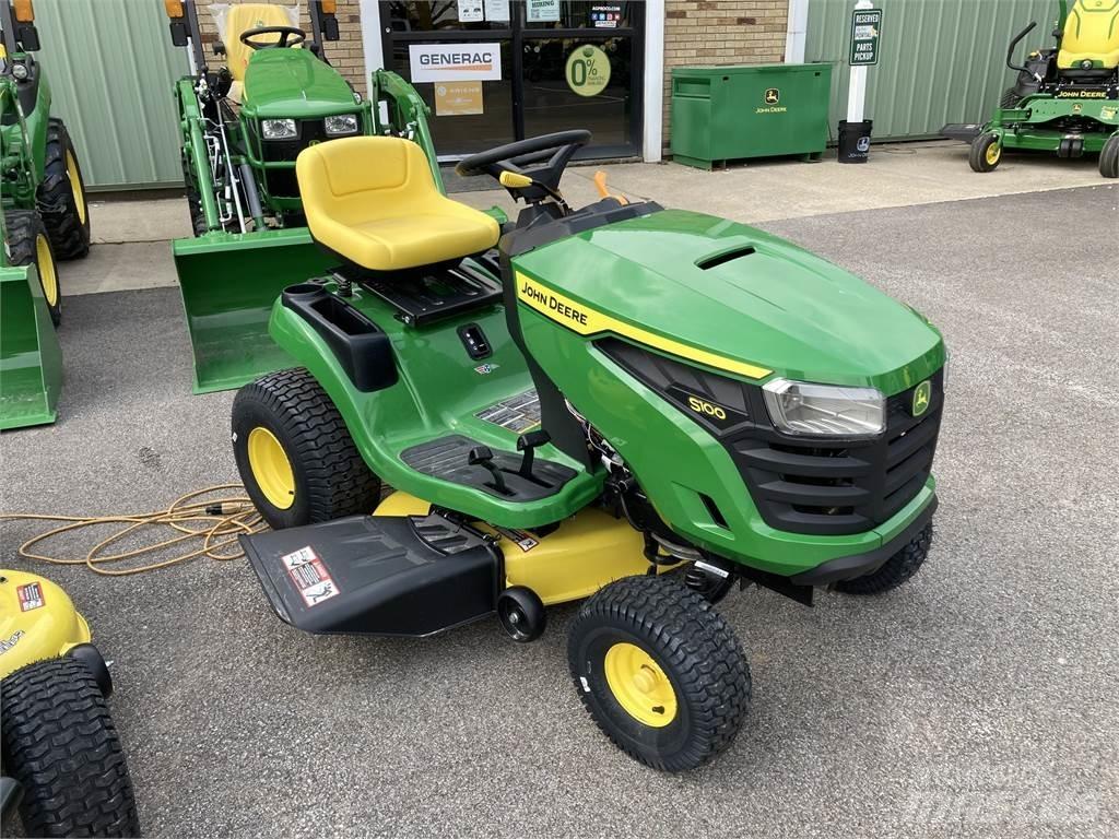 John Deere S100 Mauriņa traktors