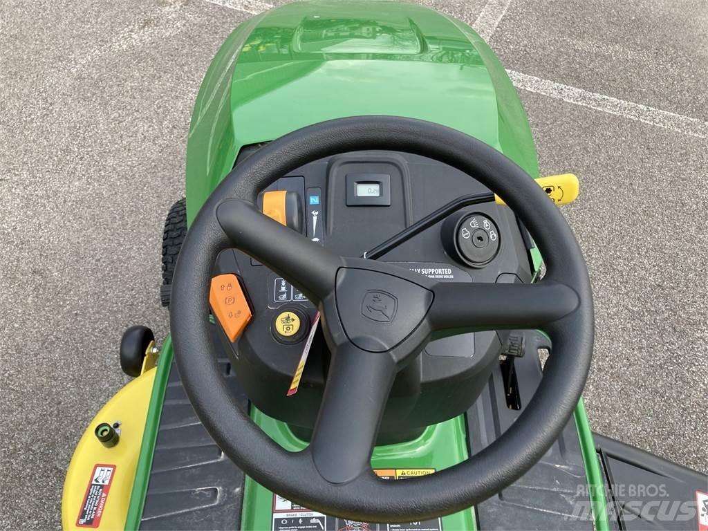 John Deere S100 Mauriņa traktors